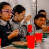 Con comida preparada en sitio, 752 estudiantes más se benefician de la entrega de nuevo restaurante escolar